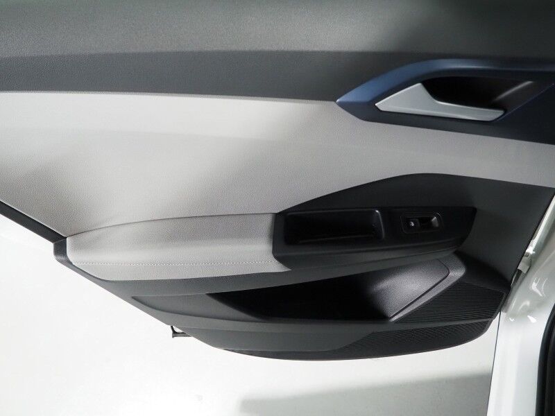 2024 Volkswagen Taos SE *PANORAMA MOONROOF, ADAPTIVE CRUISE, SAFETY ALERTS, DIGITAL COCKPIT, BACKUP-CAMERA, COLOR TOUCHSCREEN, HEATED SEATS/STEERING, REMOTE START, KEYLESS ENTRY, WIRELESS CHARGING, ANDROID & APPLE Round Rock TX
