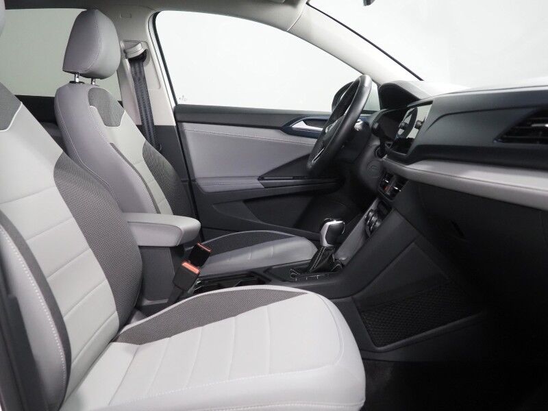2024 Volkswagen Taos SE *PANORAMA MOONROOF, ADAPTIVE CRUISE, SAFETY ALERTS, DIGITAL COCKPIT, BACKUP-CAMERA, COLOR TOUCHSCREEN, HEATED SEATS/STEERING, REMOTE START, KEYLESS ENTRY, WIRELESS CHARGING, ANDROID & APPLE Round Rock TX