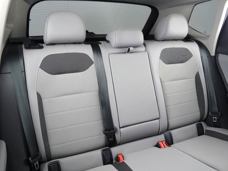 2024 Volkswagen Taos SE *PANORAMA MOONROOF, ADAPTIVE CRUISE, SAFETY ALERTS, DIGITAL COCKPIT, BACKUP-CAMERA, COLOR TOUCHSCREEN, HEATED SEATS/STEERING, REMOTE START, KEYLESS ENTRY, WIRELESS CHARGING, ANDROID & APPLE Round Rock TX