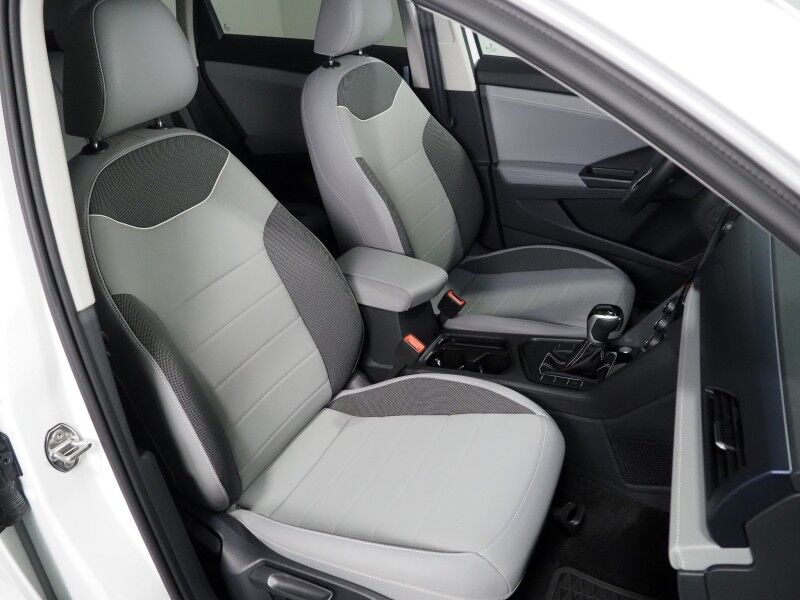 2024 Volkswagen Taos SE *PANORAMA MOONROOF, ADAPTIVE CRUISE, SAFETY ALERTS, DIGITAL COCKPIT, BACKUP-CAMERA, COLOR TOUCHSCREEN, HEATED SEATS/STEERING, REMOTE START, KEYLESS ENTRY, WIRELESS CHARGING, ANDROID & APPLE Round Rock TX