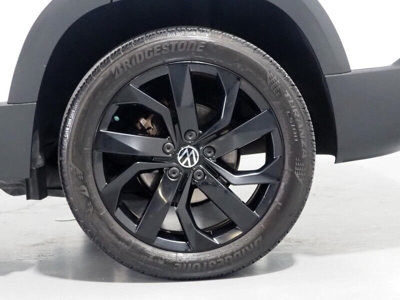2024 Volkswagen Taos SE *PANORAMA MOONROOF, ADAPTIVE CRUISE, SAFETY ALERTS, DIGITAL COCKPIT, BACKUP-CAMERA, COLOR TOUCHSCREEN, HEATED SEATS/STEERING, REMOTE START, KEYLESS ENTRY, WIRELESS CHARGING, ANDROID & APPLE Round Rock TX