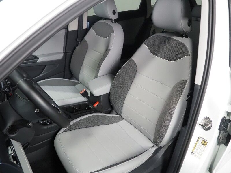 2024 Volkswagen Taos SE *PANORAMA MOONROOF, ADAPTIVE CRUISE, SAFETY ALERTS, DIGITAL COCKPIT, BACKUP-CAMERA, COLOR TOUCHSCREEN, HEATED SEATS/STEERING, REMOTE START, KEYLESS ENTRY, WIRELESS CHARGING, ANDROID & APPLE Round Rock TX