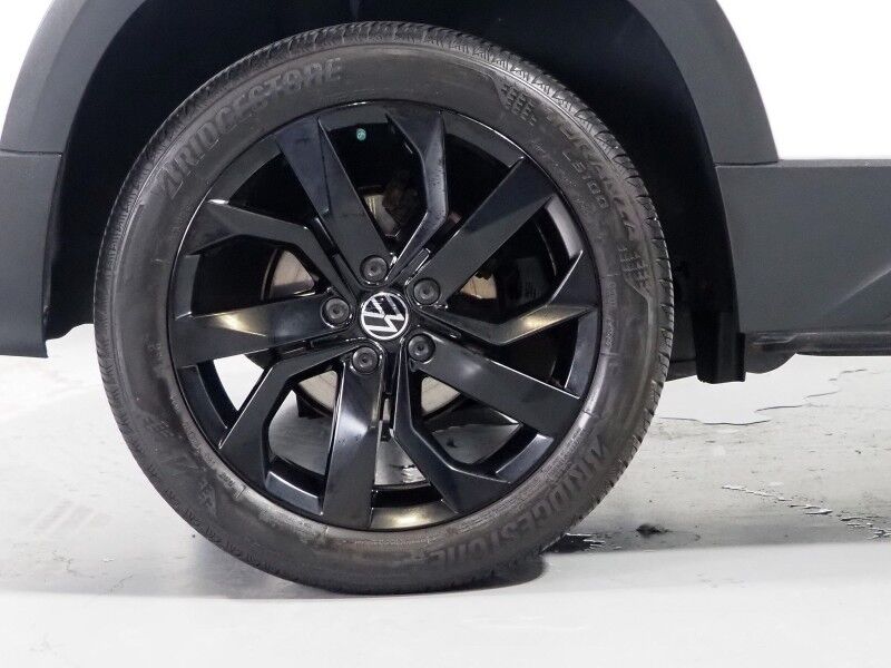 2024 Volkswagen Taos SE *PANORAMA MOONROOF, ADAPTIVE CRUISE, SAFETY ALERTS, DIGITAL COCKPIT, BACKUP-CAMERA, COLOR TOUCHSCREEN, HEATED SEATS/STEERING, REMOTE START, KEYLESS ENTRY, WIRELESS CHARGING, ANDROID & APPLE Round Rock TX
