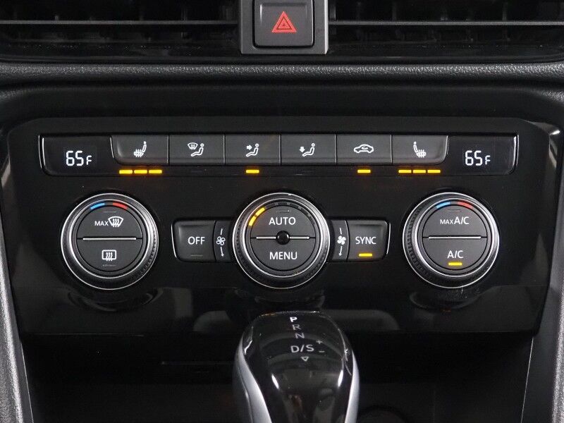 2024 Volkswagen Taos SE *PANORAMA MOONROOF, ADAPTIVE CRUISE, SAFETY ALERTS, DIGITAL COCKPIT, BACKUP-CAMERA, COLOR TOUCHSCREEN, HEATED SEATS/STEERING, REMOTE START, KEYLESS ENTRY, WIRELESS CHARGING, ANDROID & APPLE Round Rock TX
