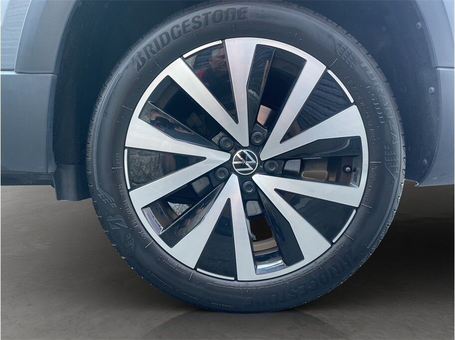 2024 Volkswagen Taos SE Sport Utility 4D Port Orchard WA