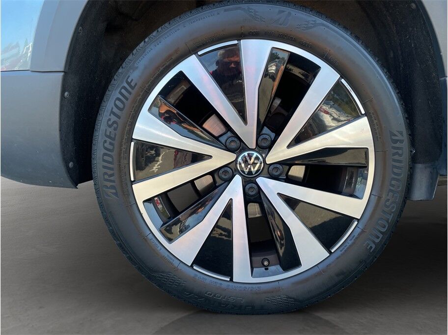 2024 Volkswagen Taos SE Sport Utility 4D Port Orchard WA