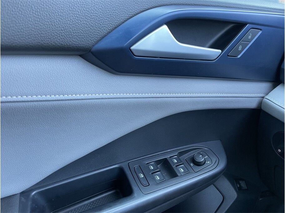 2024 Volkswagen Taos SE Sport Utility 4D Port Orchard WA