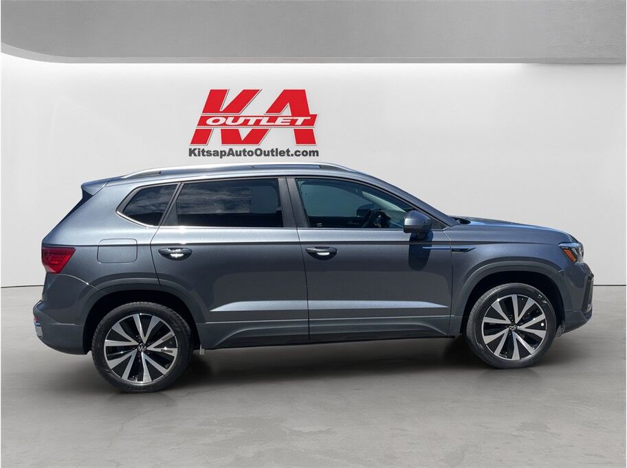 2024 Volkswagen Taos SE Sport Utility 4D