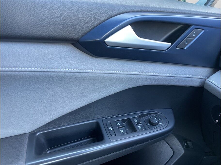 2024 Volkswagen Taos SE Sport Utility 4D Port Orchard WA