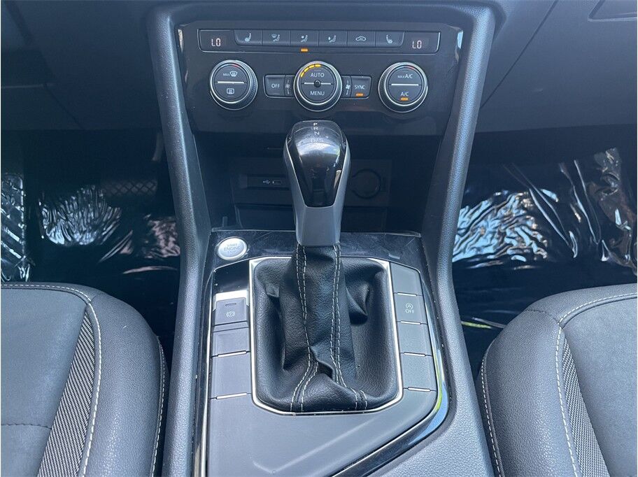 2024 Volkswagen Taos SE Sport Utility 4D Port Orchard WA