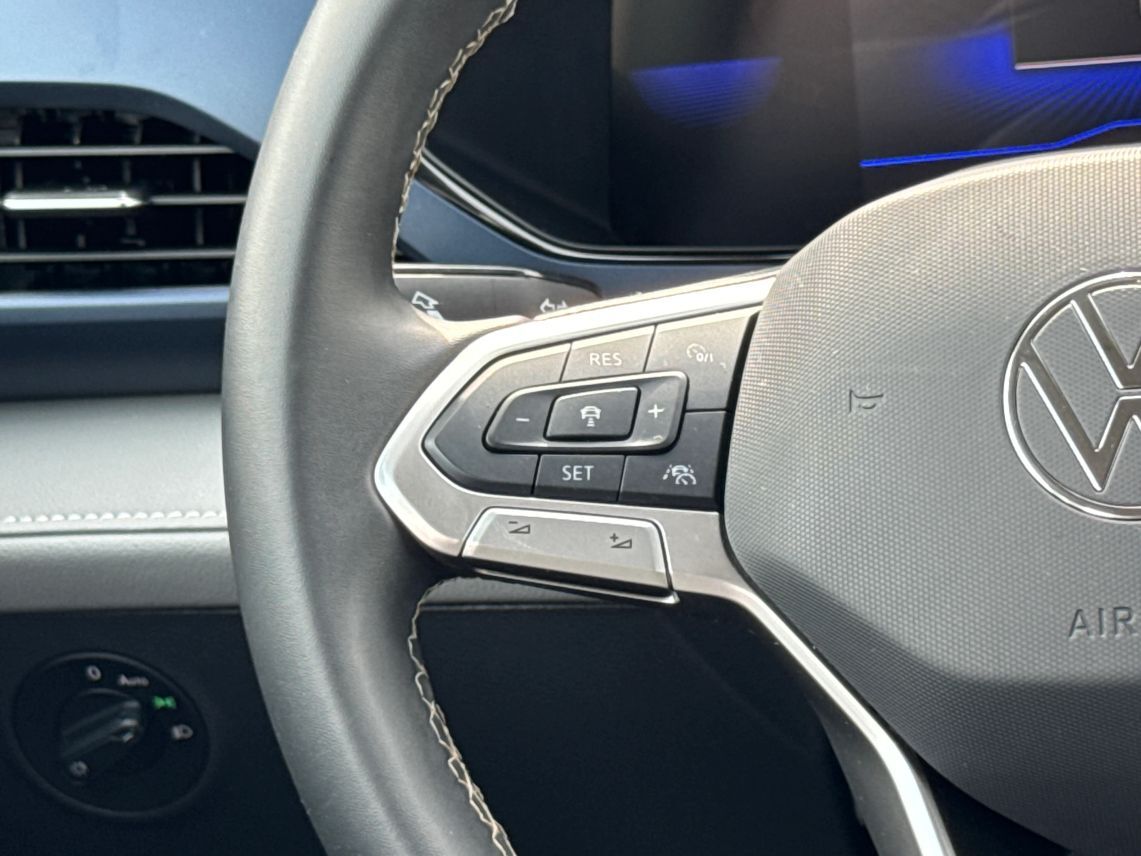 2024 Volkswagen Taos SE Sport Utility 4D