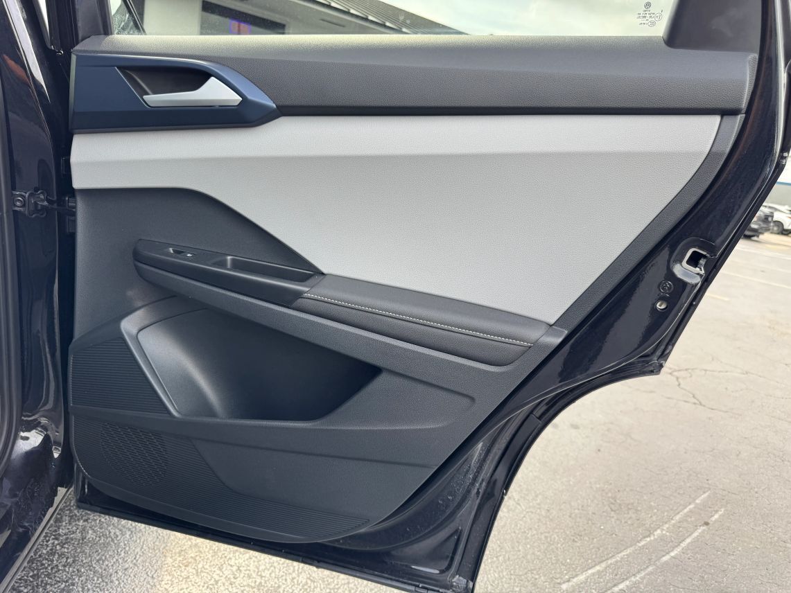 2024 Volkswagen Taos SE Sport Utility 4D