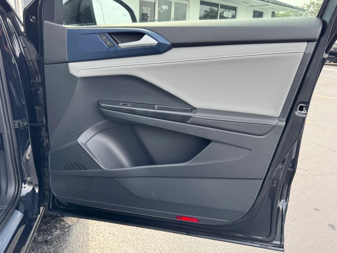 2024 Volkswagen Taos SE Sport Utility 4D