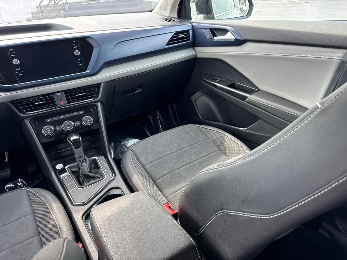 2024 Volkswagen Taos SE Sport Utility 4D
