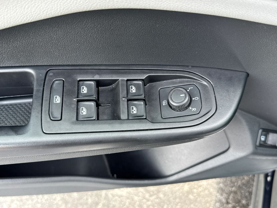 2024 Volkswagen Taos SE Sport Utility 4D