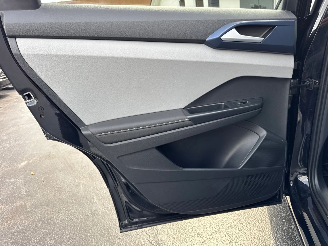 2024 Volkswagen Taos SE Sport Utility 4D