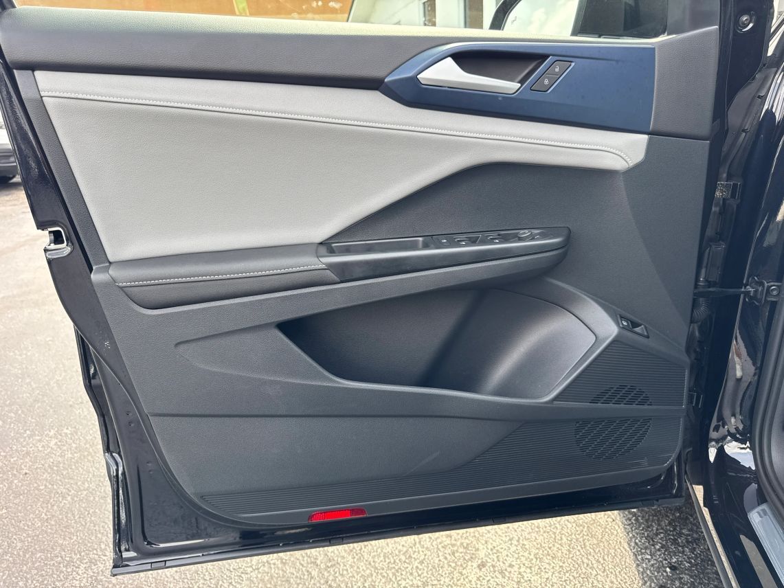 2024 Volkswagen Taos SE Sport Utility 4D