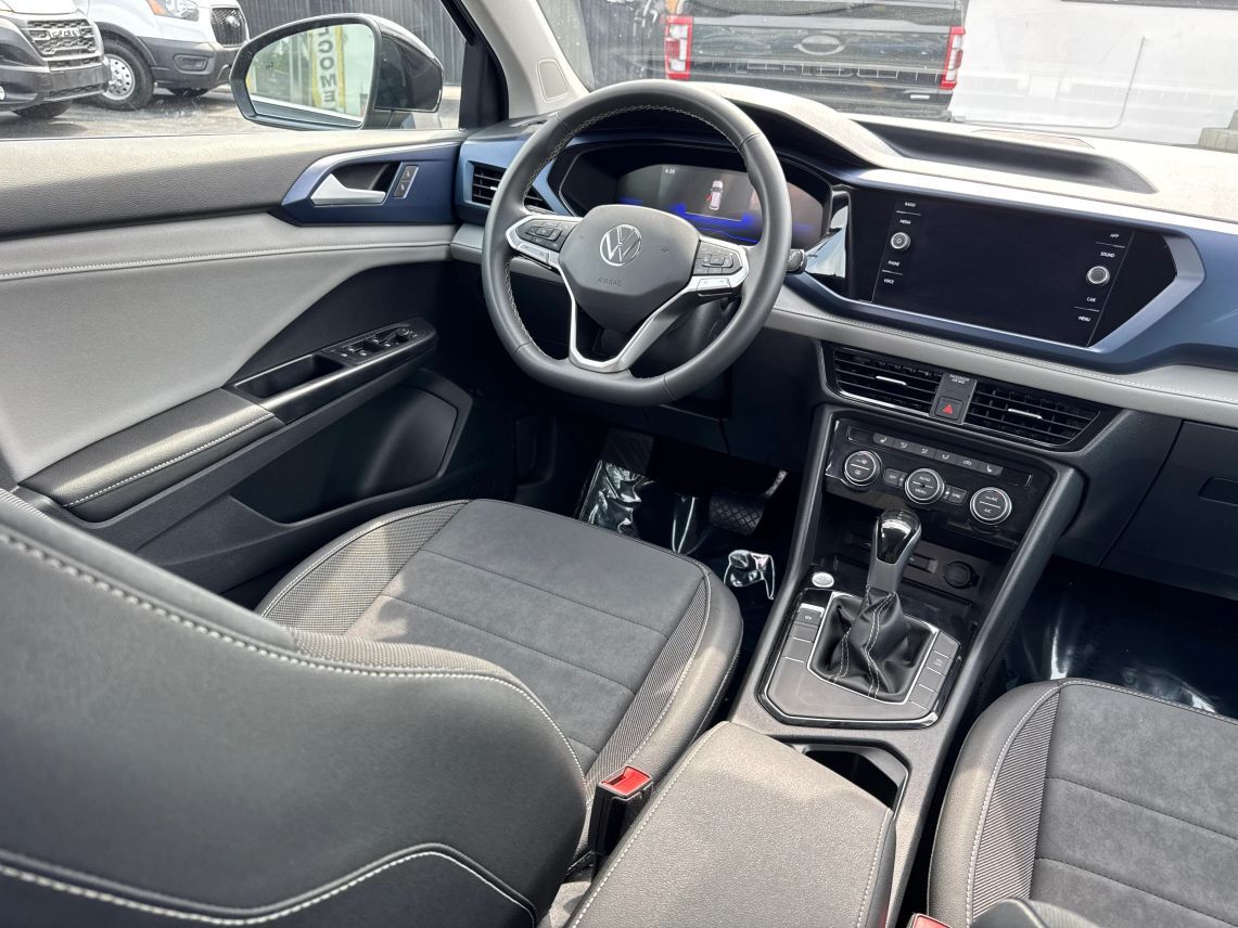 2024 Volkswagen Taos SE Sport Utility 4D