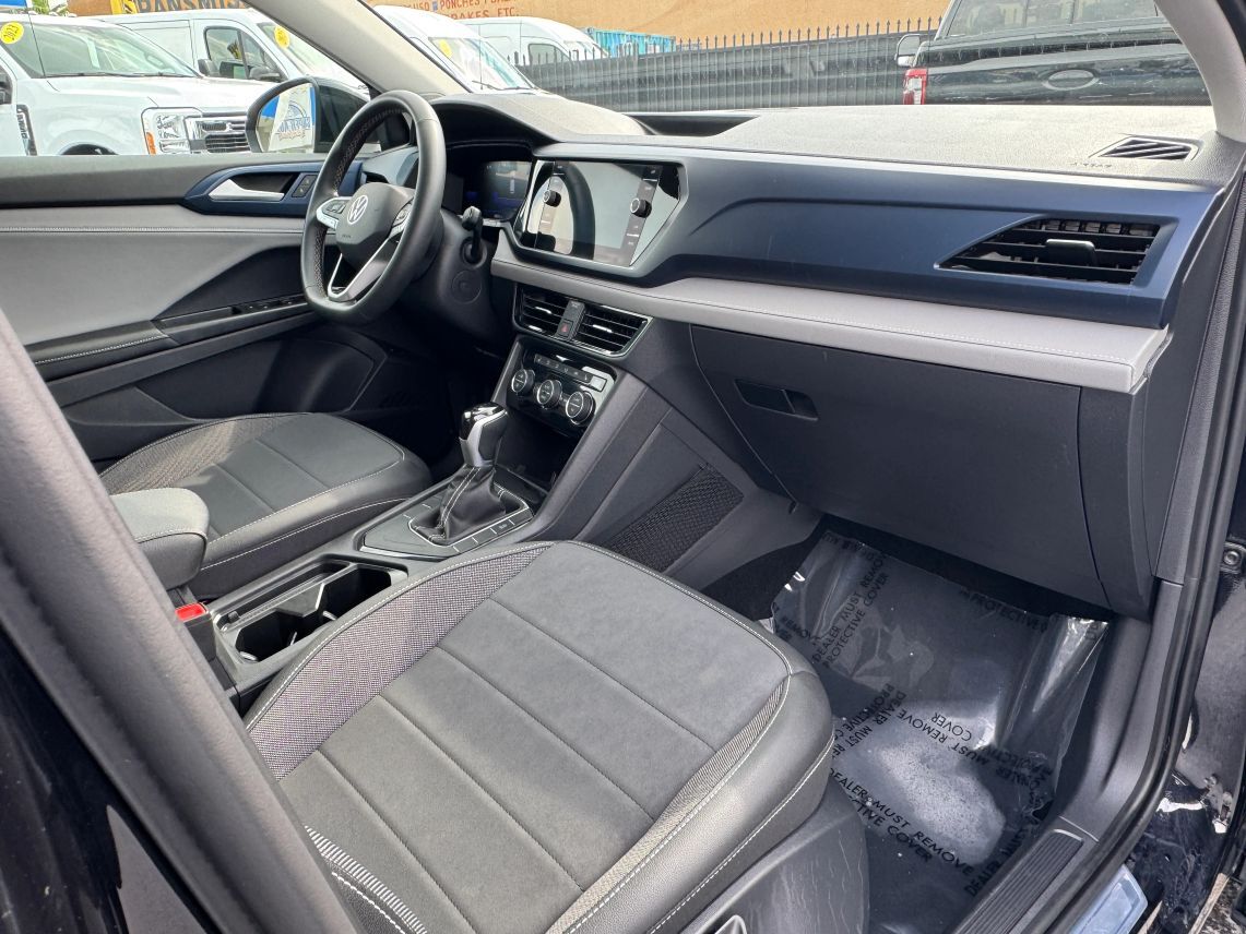 2024 Volkswagen Taos SE Sport Utility 4D