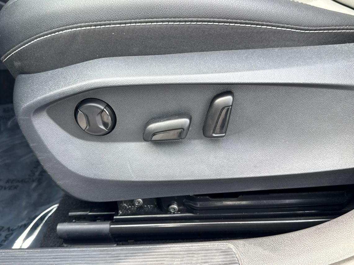 2024 Volkswagen Taos SE Sport Utility 4D