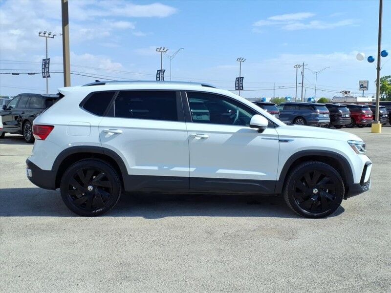 2024 Volkswagen Taos SEL