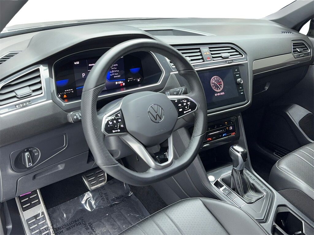 2024 Volkswagen Tiguan 2.0T SE R-Line Black CAM,PANO,HTD STS,3RD ROW Plano TX