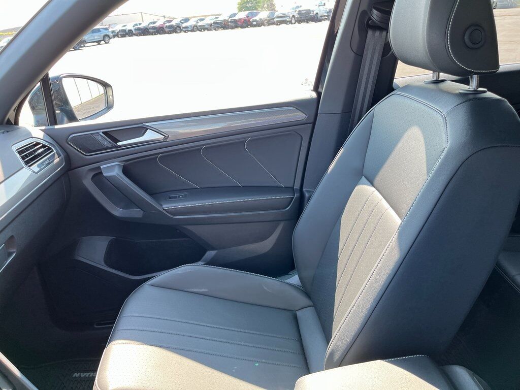 2024 Volkswagen Tiguan 2.0T SE R-Line Black Green Bay WI