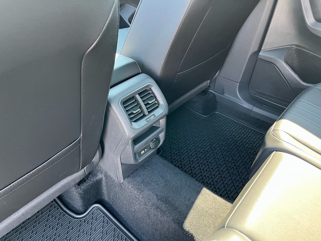 2024 Volkswagen Tiguan 2.0T SE R-Line Black Green Bay WI