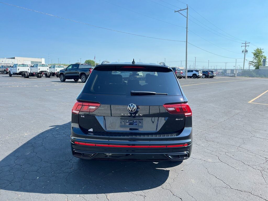 2024 Volkswagen Tiguan 2.0T SE R-Line Black Green Bay WI