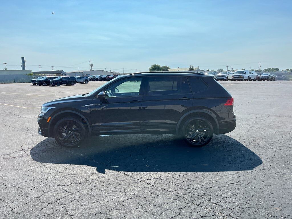 2024 Volkswagen Tiguan 2.0T SE R-Line Black Green Bay WI