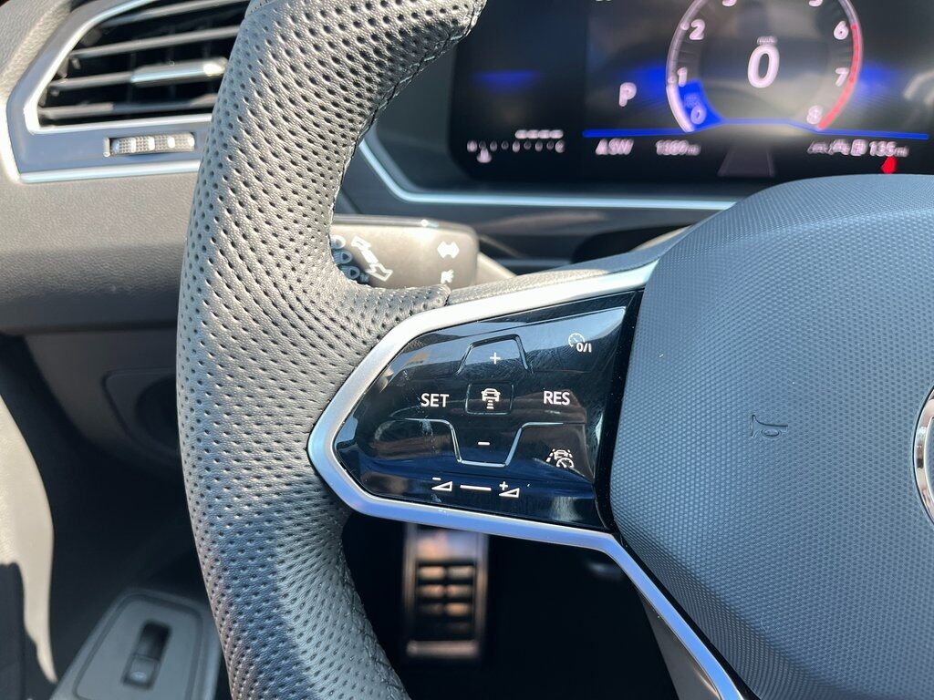2024 Volkswagen Tiguan 2.0T SE R-Line Black Green Bay WI
