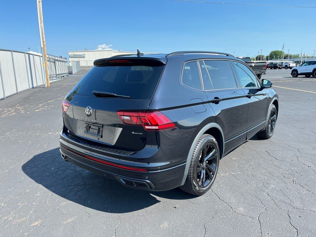 2024 Volkswagen Tiguan 2.0T SE R-Line Black Green Bay WI