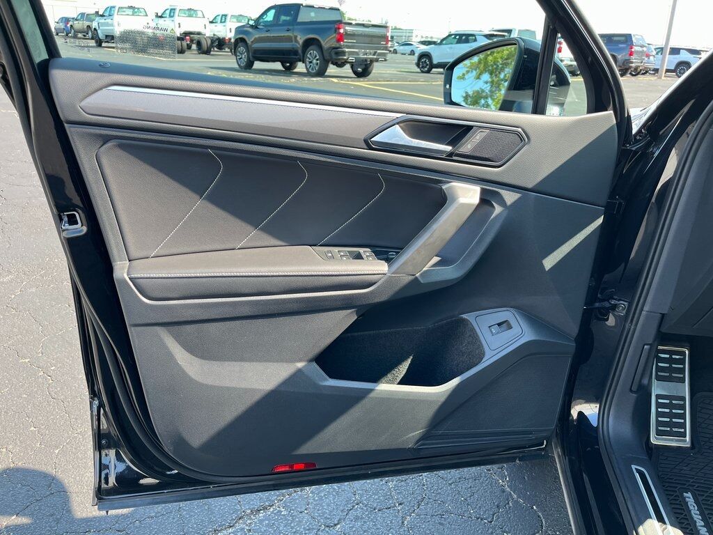 2024 Volkswagen Tiguan 2.0T SE R-Line Black Green Bay WI