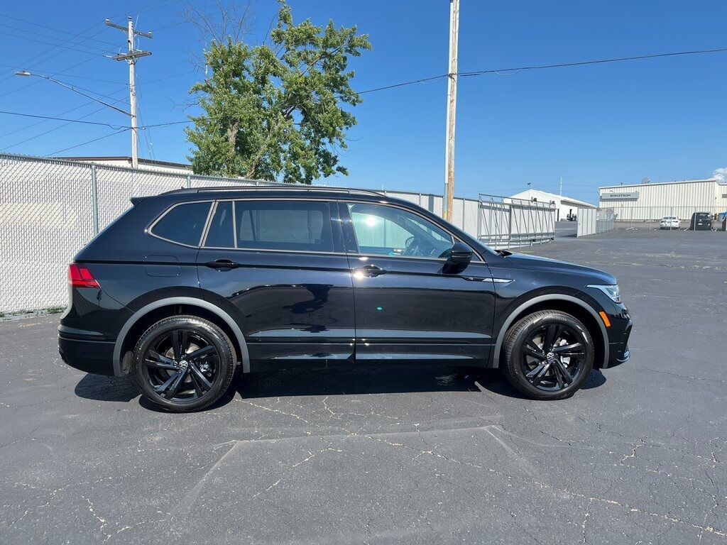 2024 Volkswagen Tiguan 2.0T SE R-Line Black Green Bay WI