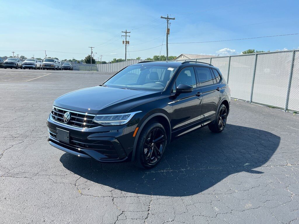 2024 Volkswagen Tiguan 2.0T SE R-Line Black Green Bay WI