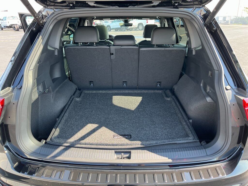 2024 Volkswagen Tiguan 2.0T SE R-Line Black Green Bay WI