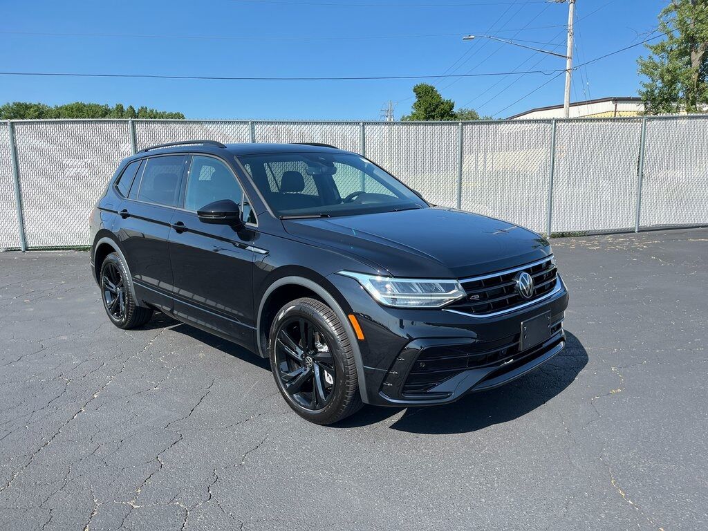 2024 Volkswagen Tiguan 2.0T SE R-Line Black Green Bay WI