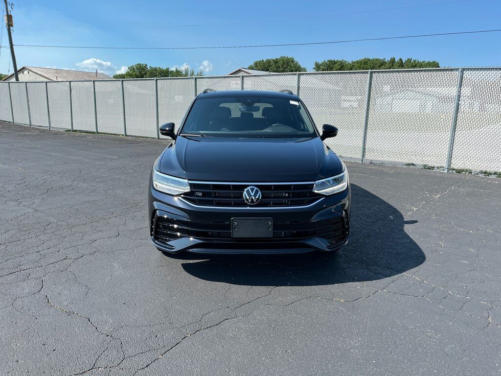 2024 Volkswagen Tiguan 2.0T SE R-Line Black Green Bay WI