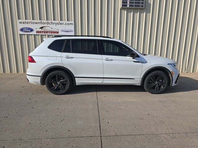 2024 Volkswagen Tiguan 2.0T SE R-Line Black