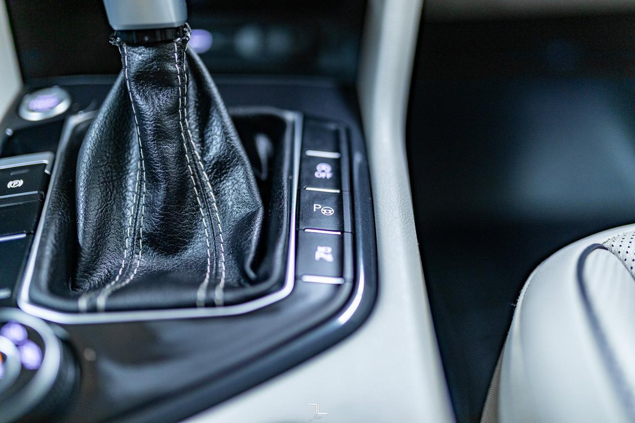 2024 Volkswagen Tiguan 4Motion Highline R-Line Leather Roof Nav BCam Red Deer AB