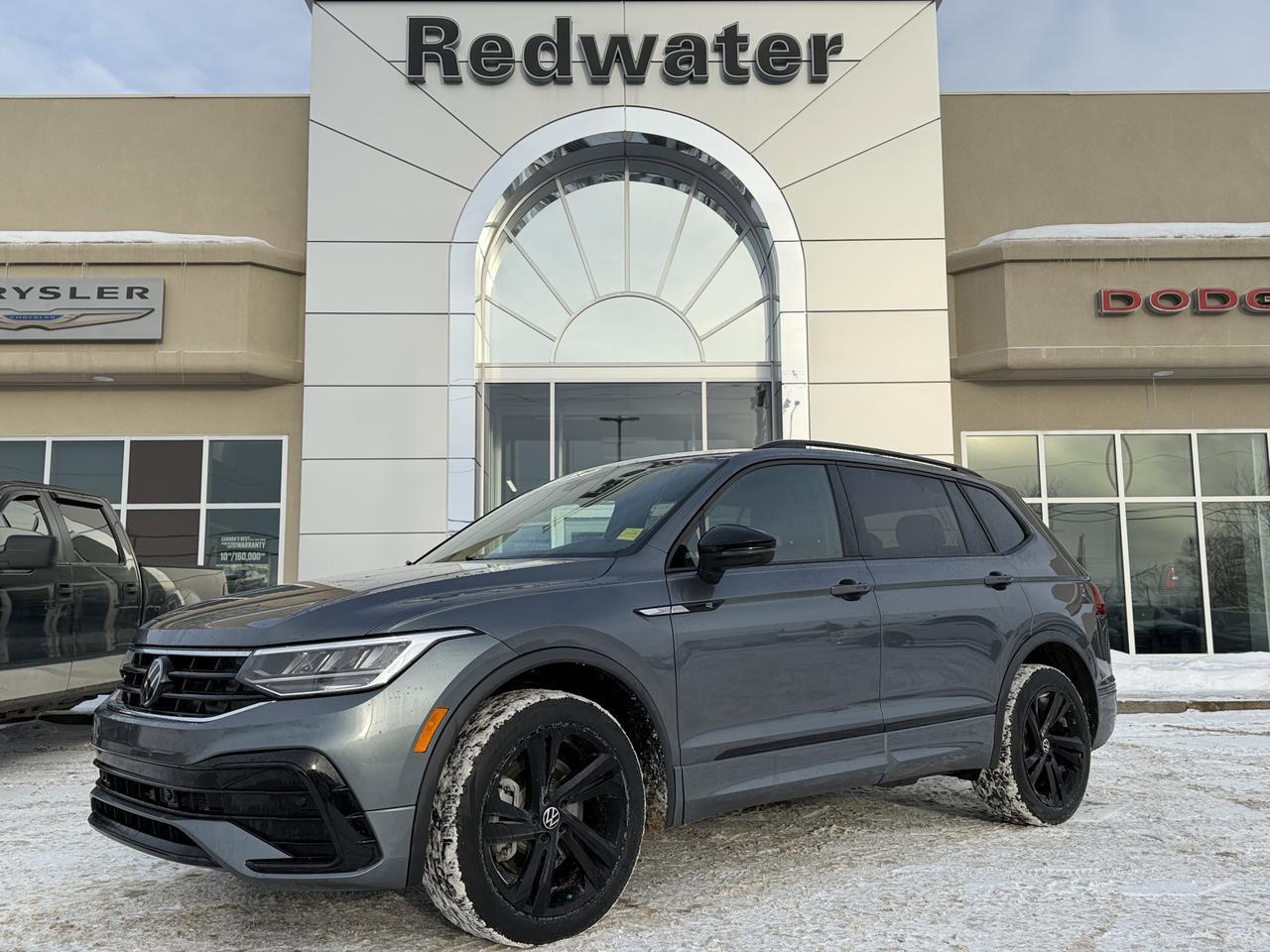 2024 Volkswagen Tiguan Comfortline R-Line Black Edition AWD | Low KMs | 2L Turbo | Backup Camera | Heated Seats