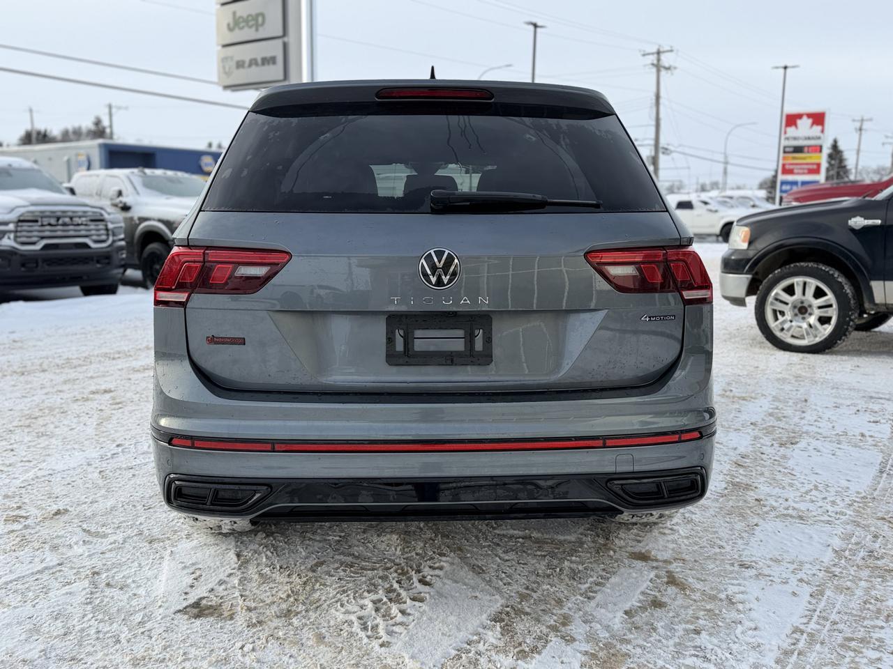 2024 Volkswagen Tiguan Comfortline R-Line Black Edition AWD | Low KMs | 2L Turbo | Backup Camera | Heated Seats Redwater AB