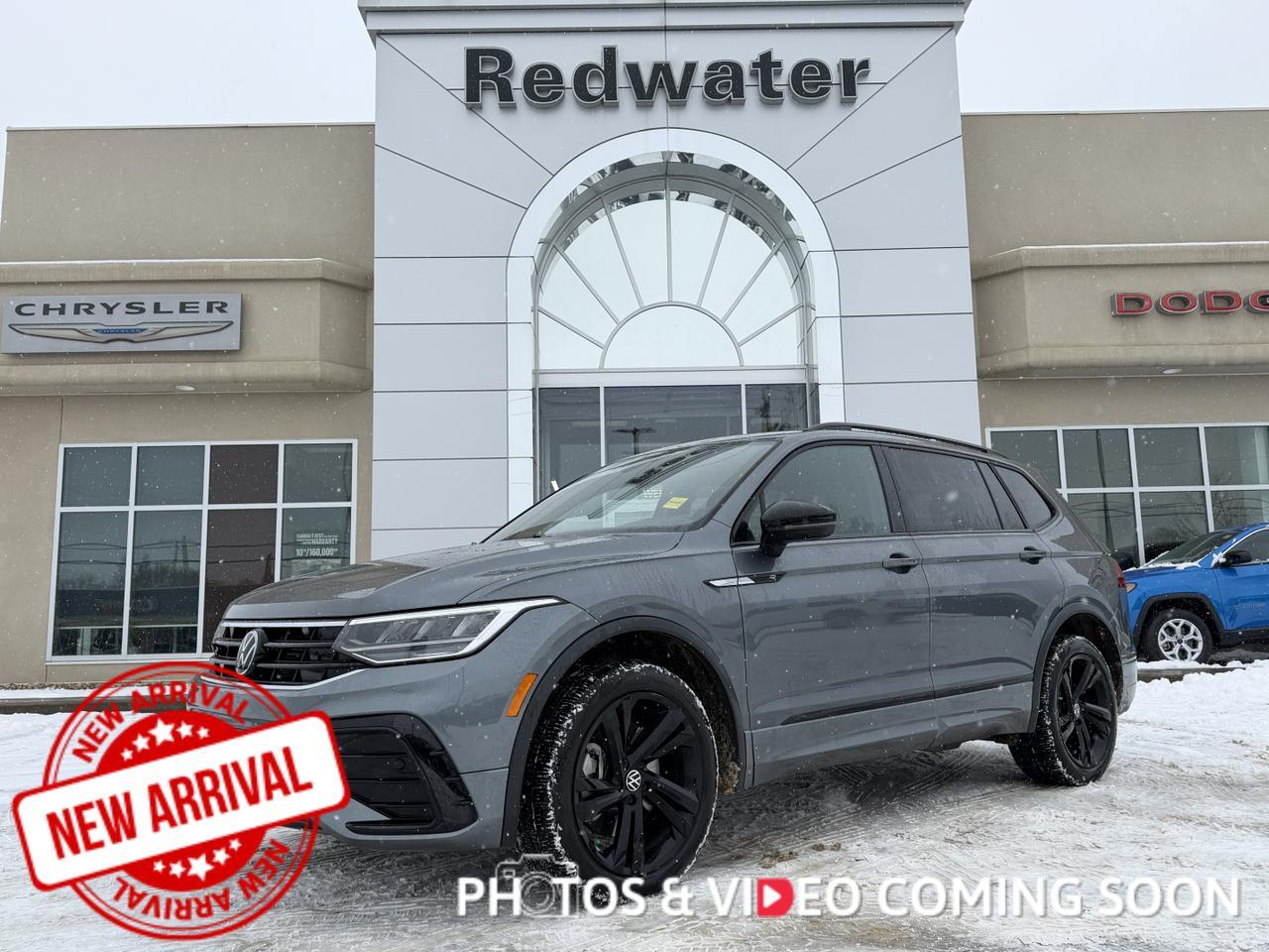 2024 Volkswagen Tiguan Comfortline R-Line Black Edition AWD | Low KMs | 2L Turbo | Backup Camera | Heated Seats
