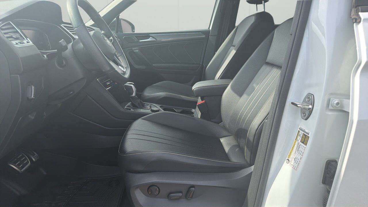 2024 Volkswagen Tiguan Comfortline R-Line Black Edition Sherwood Park AB