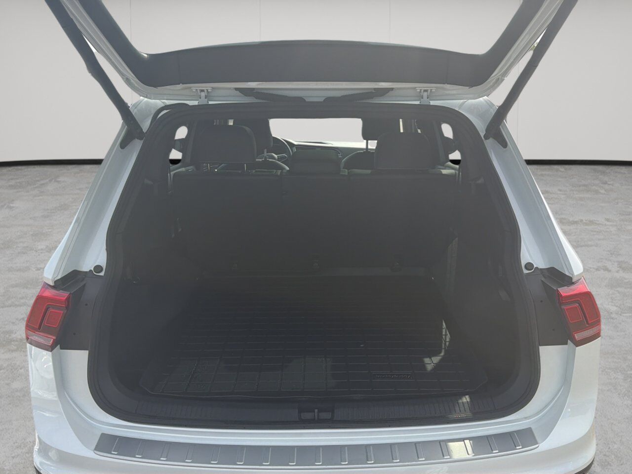 2024 Volkswagen Tiguan Comfortline R-Line Black Edition Sherwood Park AB