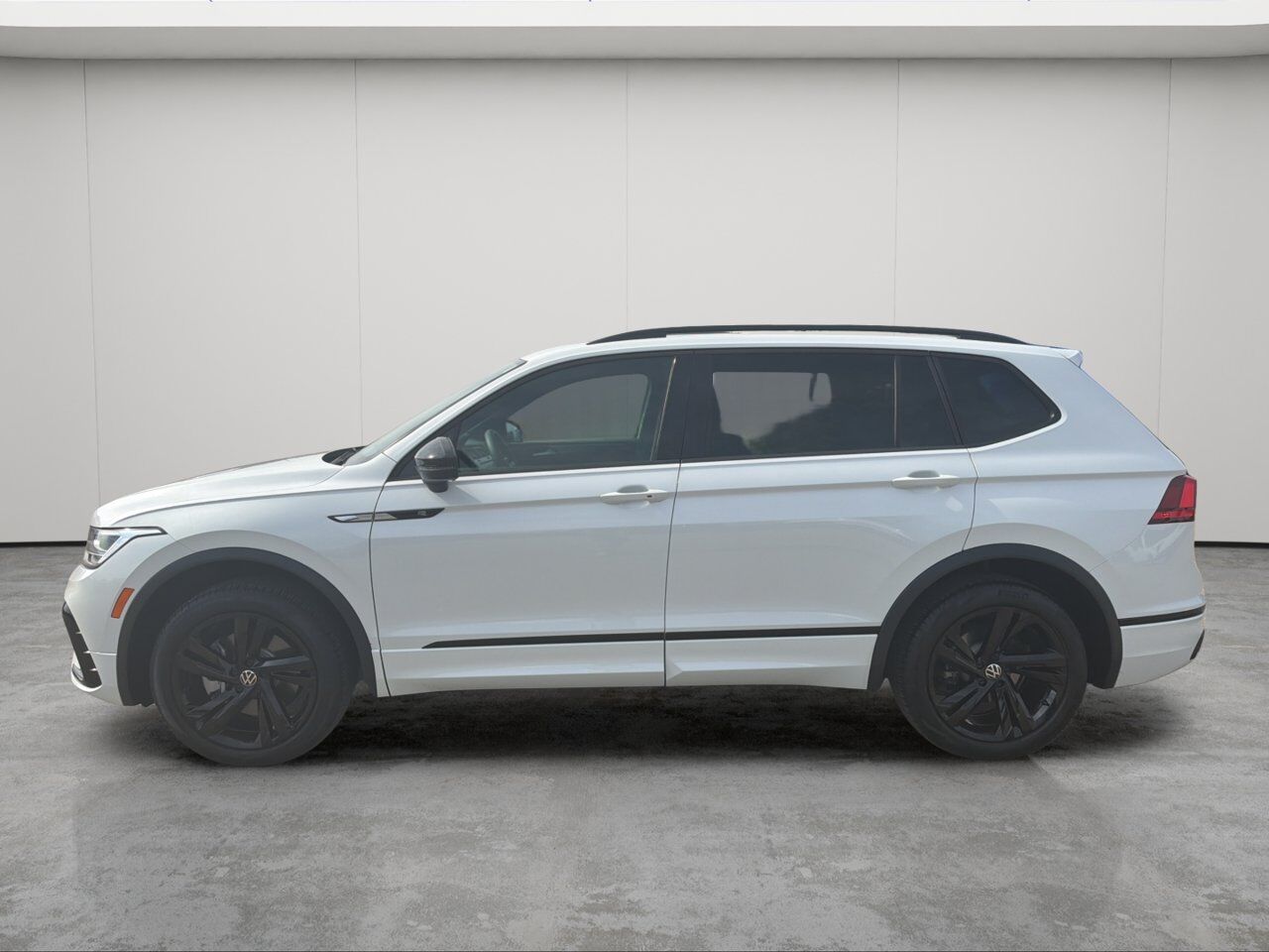 2024 Volkswagen Tiguan Comfortline R-Line Black Edition Sherwood Park AB