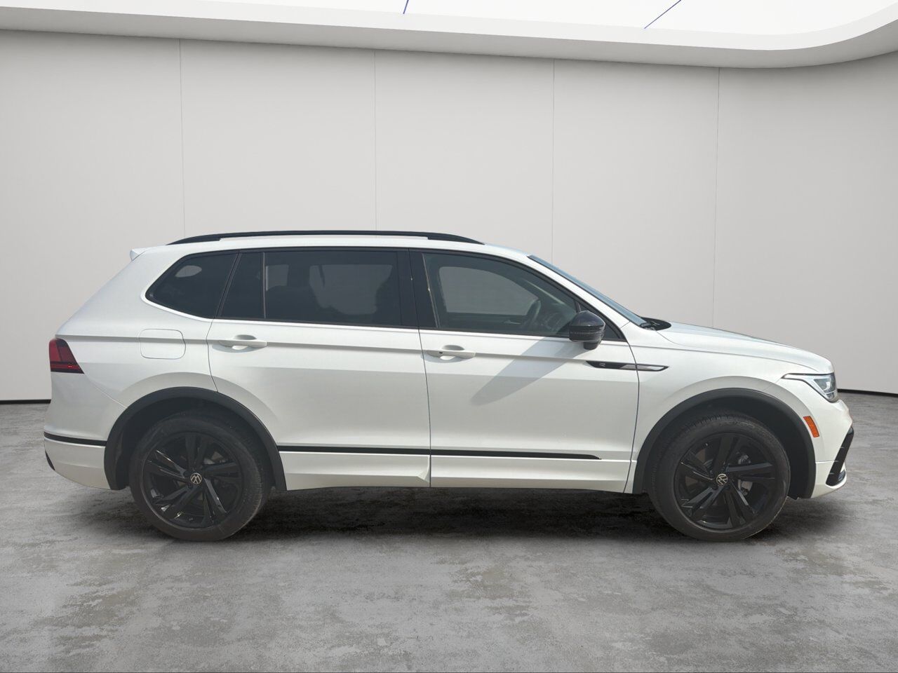 2024 Volkswagen Tiguan Comfortline R-Line Black Edition Sherwood Park AB