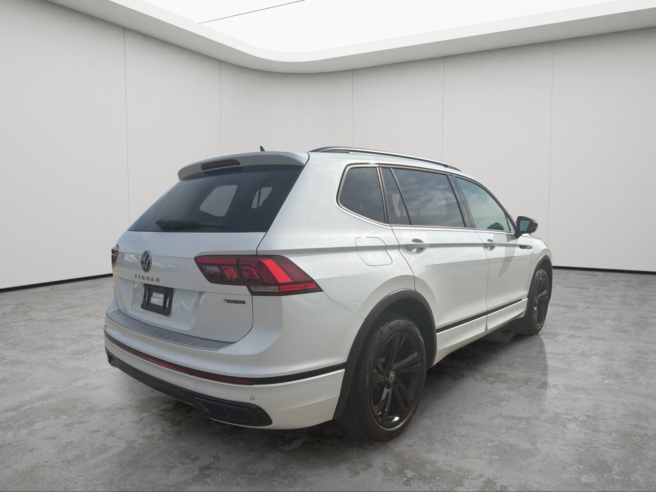 2024 Volkswagen Tiguan Comfortline R-Line Black Edition Sherwood Park AB