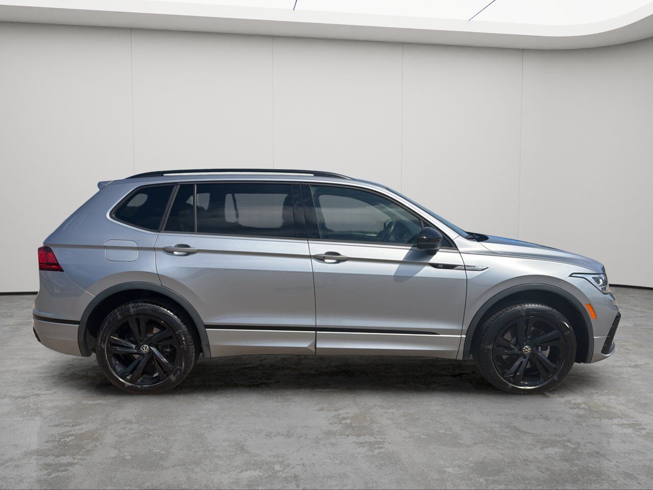 2024 Volkswagen Tiguan Comfortline R-Line Black Edition Sherwood Park AB