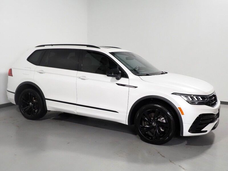 2024 Volkswagen Tiguan SE R-Line Black *ADAPTIVE CRUISE, SAFETY ALERTS, BACKUP-CAMERA, COLOR TOUCHSCREEN, PANORAMA MOONROOF, HEATED SEATS, POWER LIFTGATE, REMOTE START, 19 INCH ALLOYS, WIRELESS CHARGING, ANDROID & APPLE